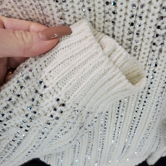 I.N.C. International Concepts Winter White V-Neck Rhinestone Sparkly Sweater S - Picture 9 of 12